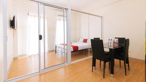 RedDoorz Plus at Alpina Heights Paranaque - Housity