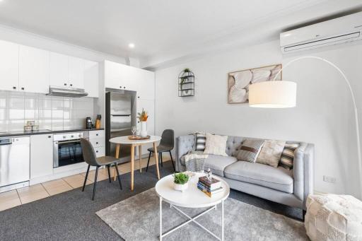 Cozy 1 bedder in St Kilda with Balcony - Housity