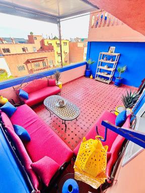 Appartement CLIMATISÉ avec jolie terrasse privée et parking Apartment with AC, nice private terrace and parking - Hizvo