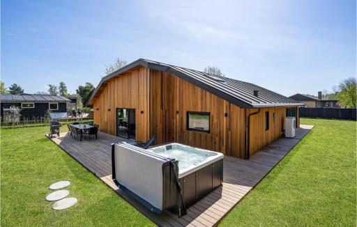 Beautiful Home In Børkop With Kitchen - Housity