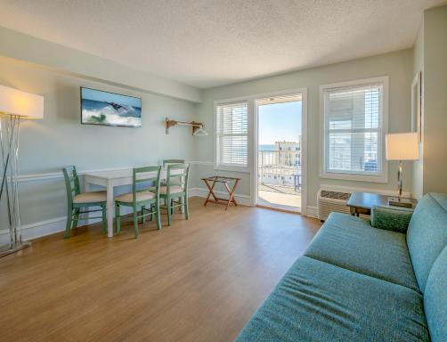Commander Hotel & Suites - Housity