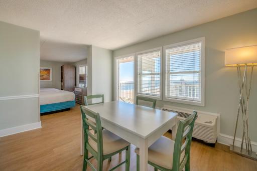 Commander Hotel & Suites - Housity