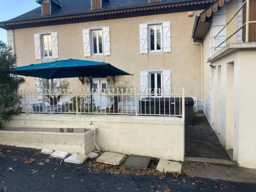 La Maison du soleil L Aulhere 3 étoiles ,Maison familiale 6-7 personnes, Jacuzzi , Massages bien-être en option - Housity