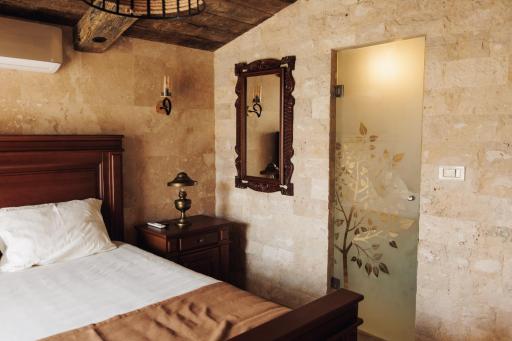 OLIVE QUEEN Rustic Estate - Housity