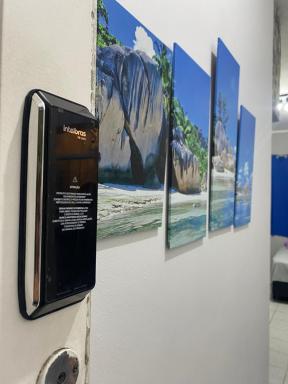 Kitinete perto da praia e Shopping Brisamar em São Vicente, na Biquinha, temporada e mensal tudo incluso, mobiliado, wi fi, ventilador, elevador, horário flexível - Housity