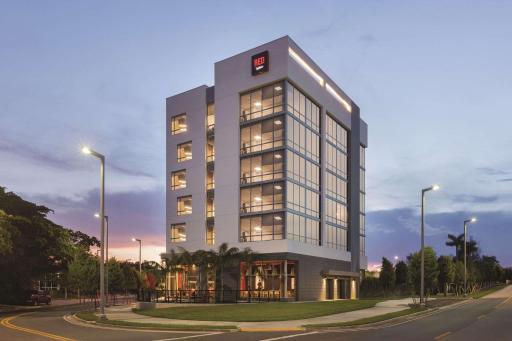 Radisson RED Miami Airport - Housity