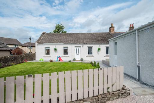 Charming Forfar House and Hot Tub - Housity