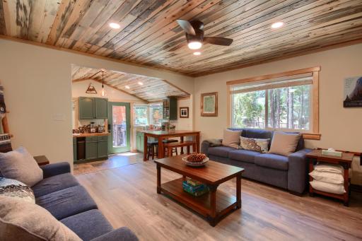 Beetlebark Bungalow- Inside Yosemite w hot tub EV charging cable - Housity