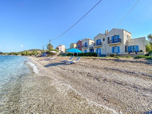 Kyparissis Beach Houses - Housity
