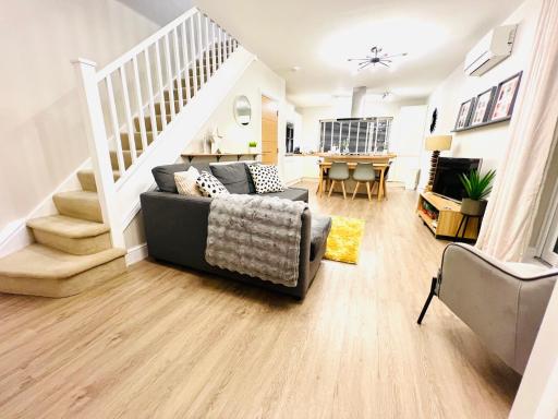 The Duplex Margate with Deck & Living Space Air Conditioning - Housity