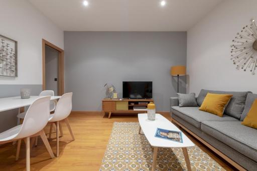 Bright and comfortable- 2 bedrooms 1 bathroom- Cruz - MintyStay- Sol - Housity