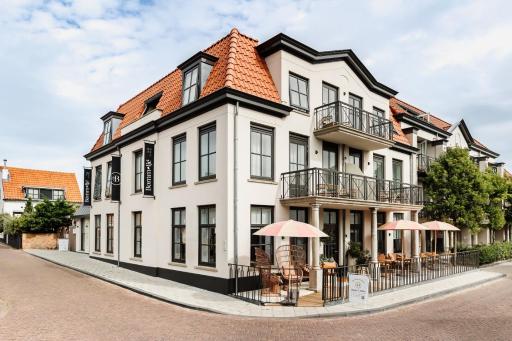 Beachfront Hotel Bommeljé - Housity