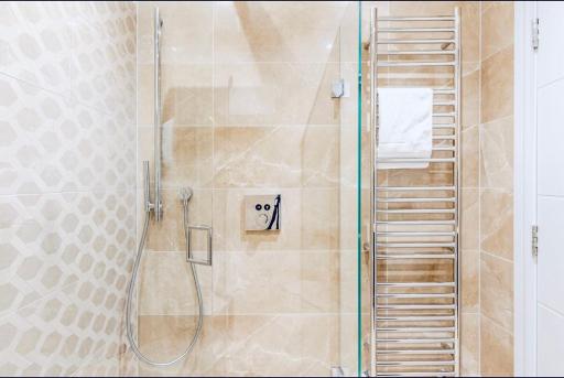 Luxury Knightsbridge apartment outside Harrods - Housity