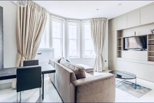 Luxury Knightsbridge apartment outside Harrods - Housity