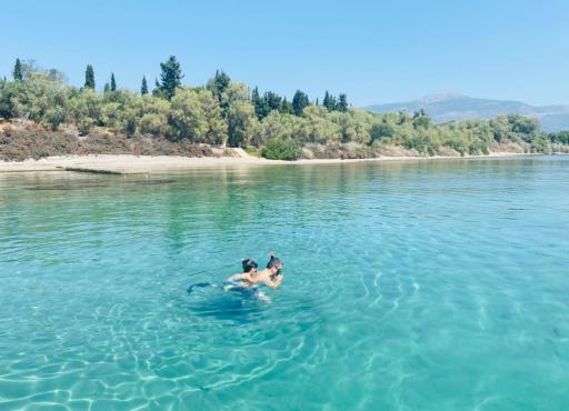 Architect designed house with pool and private beach - Housity