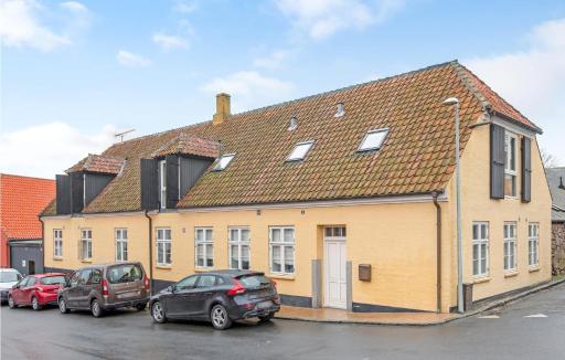 2 Bedroom Cozy Apartment In Svaneke - Housity