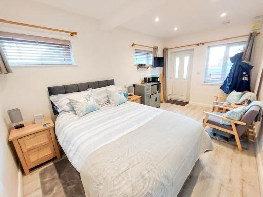 Cosy Coastal Getaway - Housity