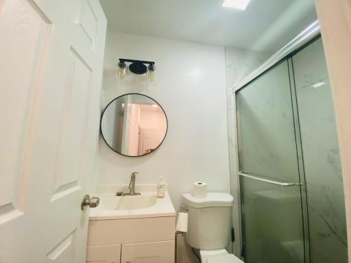 Oui on Ludlow - Entire House and Private Rooms in University City - Housity