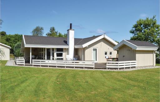 Three-Bedroom Holiday Home With A Fireplace In Melby - Housity