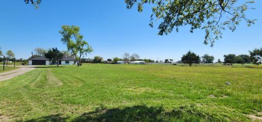Modern 10 Acre Horse Ranch-Walk to Lake Ray Robert - Housity