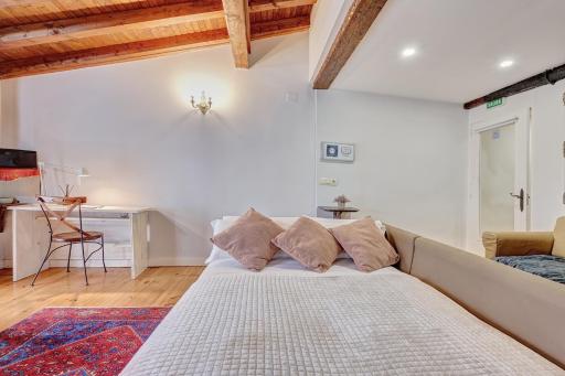Heart of Pamplona Apartments I by clabao - Housity