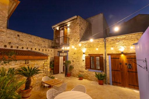 Kozakos Luxury House - Housity