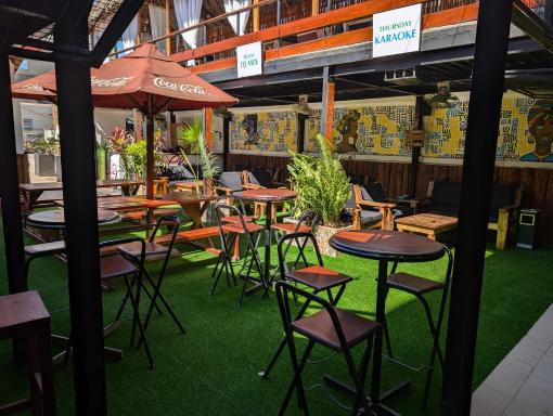 Q-Bar & Guesthouse - Housity