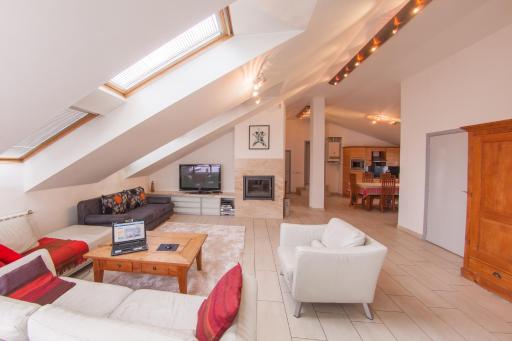 Mansard Apartment Antonovicha 4 - Housity