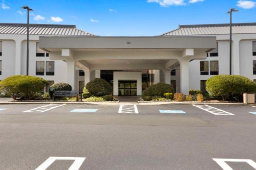 Hampton Inn by Hilton Milford - Housity
