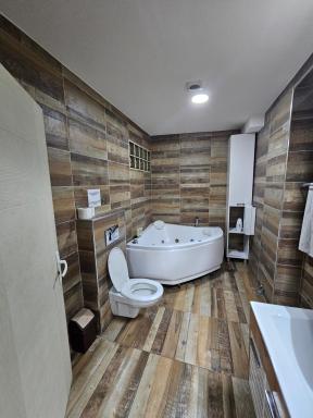 Apartman Viktor 2 Jacuzzi - Housity