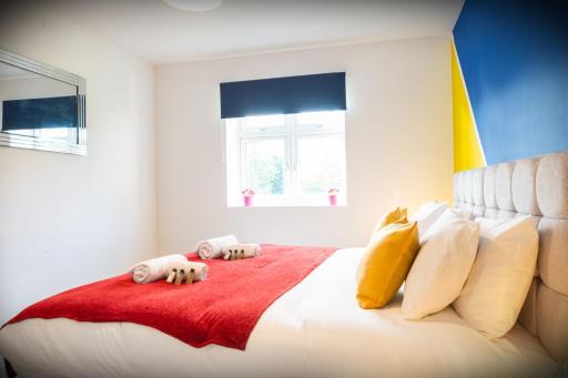 Beautiful 1 Bed Apartment in Hatfield - Walking distance to Uni, Business Park & city Centre - FREE Parking - Big savings on Longer Stays !! - Housity