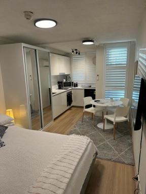 Sam the Central Studio - Housity