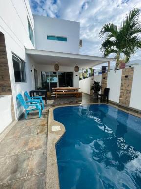 Casa con piscina privada - Housity