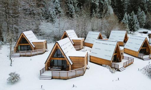 Mountains & Lakes - Chaletdorf & Appartements - Housity