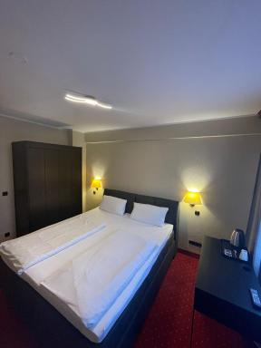 Sun Hotel - Housity