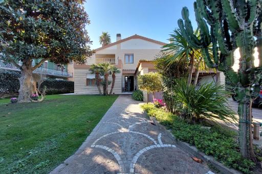 Villa Gisi Guest House - Housity