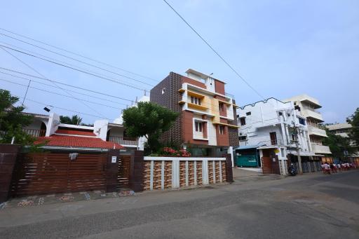 Ramana's Home Stay-Near Railway Station and Bus Stand - Housity