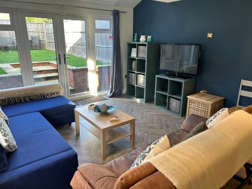 3 Bed Farnborough Air Accommodation - Housity