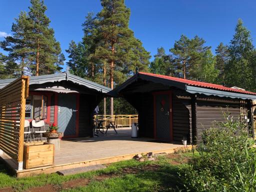 Timber cottages with jacuzzi and sauna near lake Vänern - Housity
