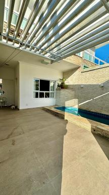 Casa com Piscina - Canto do Forte - Housity