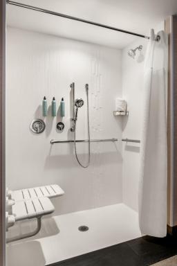 Courtyard by Marriott Milwaukee Brookfield at Poplar Creek - Housity