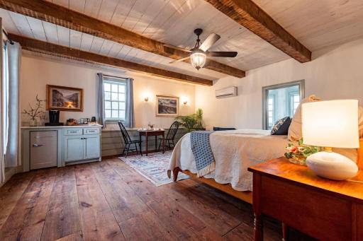 Erie Canal Suite - The Mohawk Valley House - Housity