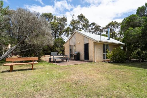 Bells Beach Cottages - Pet friendly cottage with wood heater - Housity