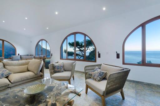 Maripins Villa con jacuzzi y vistas únicas al mar - Housity