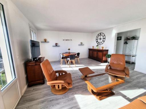 5 appartements indépendants situés à mi-chemin entre le Vieux Port et le Pont de l île de Ré - Housity