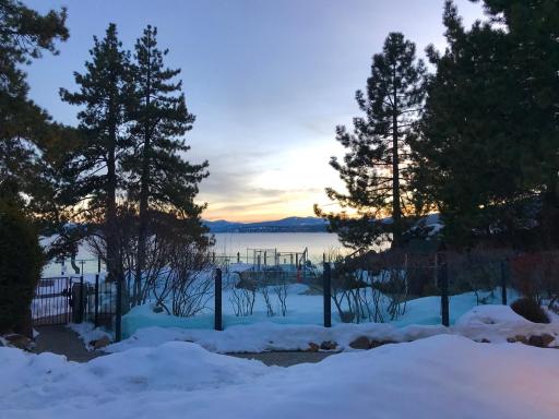 Red Wolf Lakeside Lodge - Housity