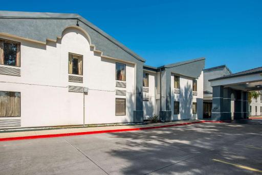 Quality Inn & Suites Lafayette - Housity