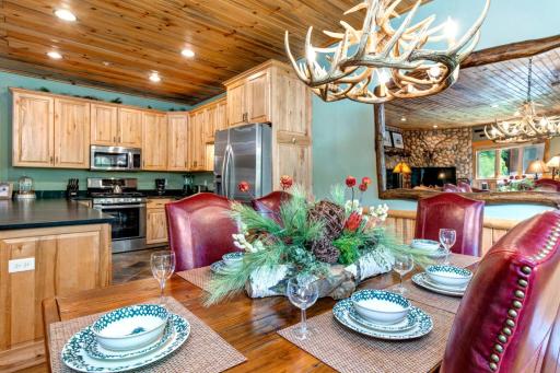 KBM Resorts: Mountain Elegant 2Bdrm fireplace BBQ under Aspens and creek - Housity