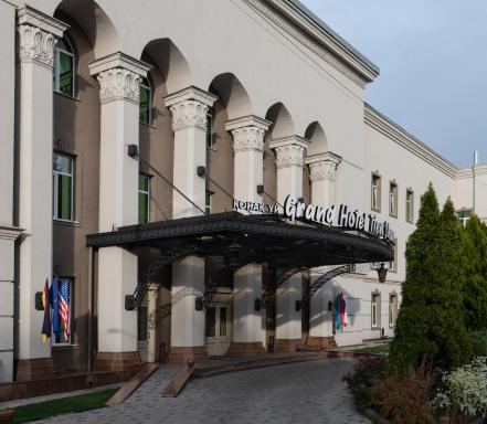 Grand Tien Shan Hotel - Housity