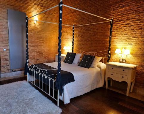 Castillo de Monte la Reina Posada Real & Bodega - Housity